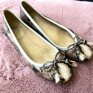 Stuart Weitzman ballet flats shoes snake 10
